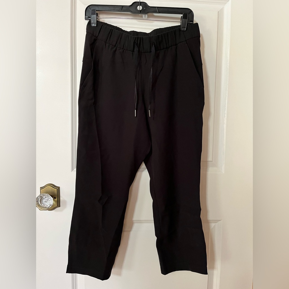 Black Lululemon capri joggers